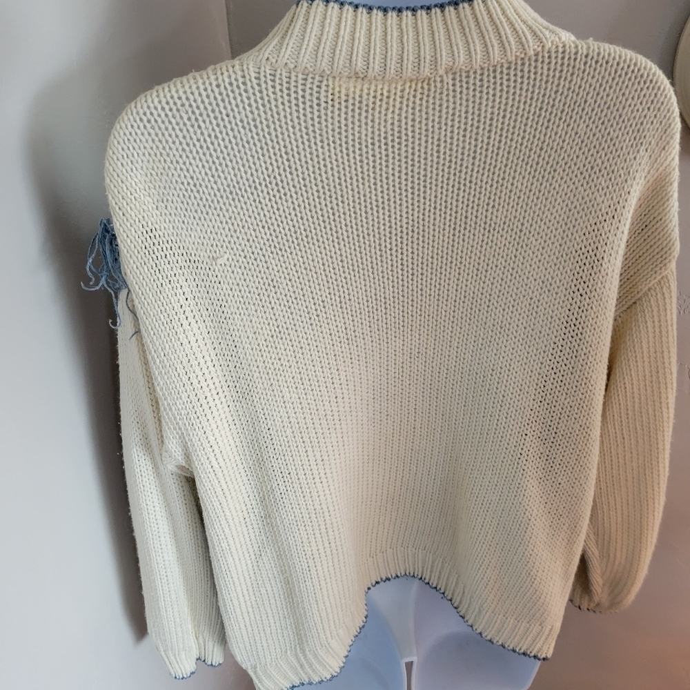 Huntington Ridge Vintage Knitted by Hand White Blue Sweater M Fringe Pom Winter - Picture 6 of 8